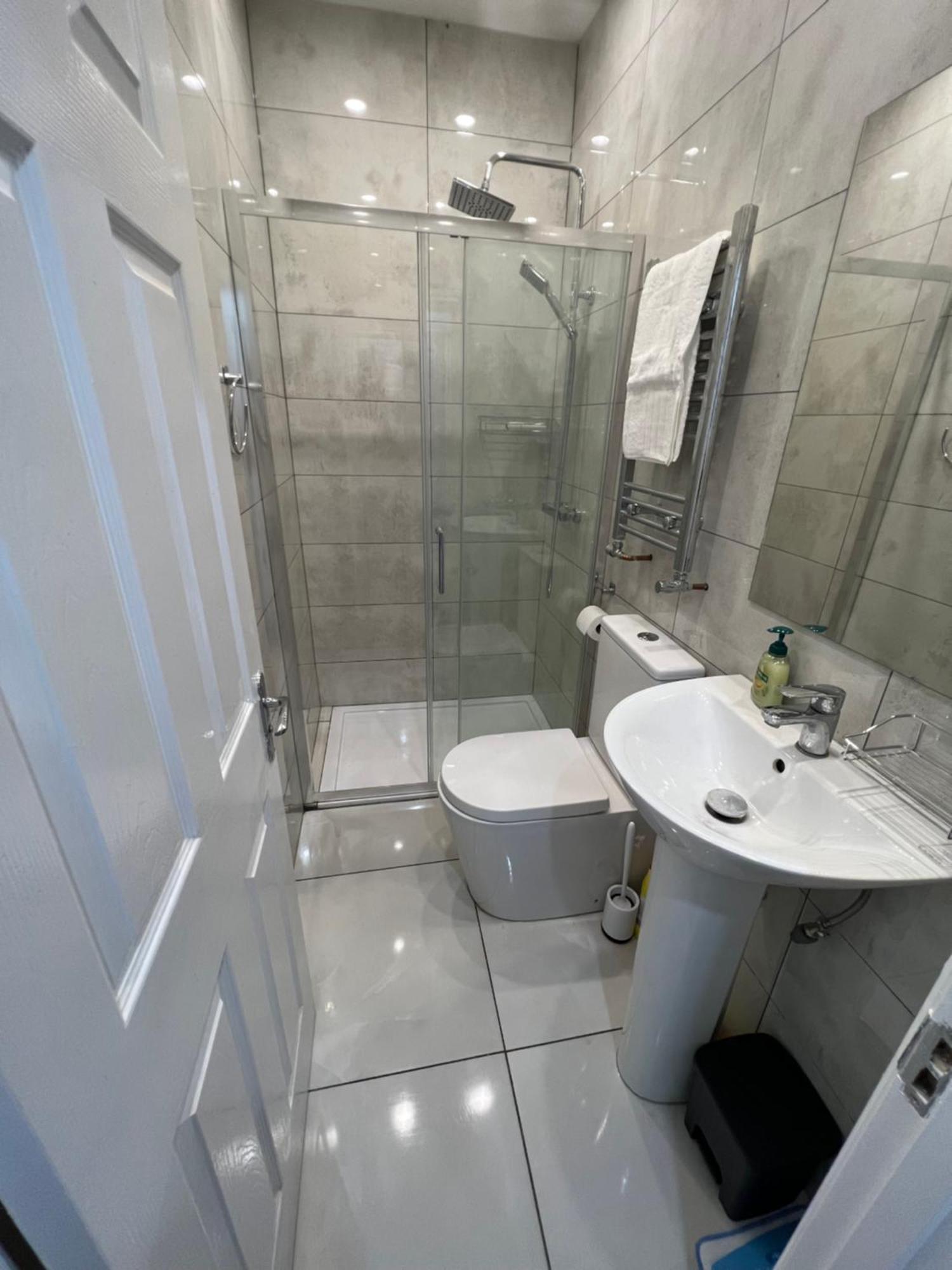 F4 Luxury Stays One Bed Apartment With Parking Ilford Exterior foto